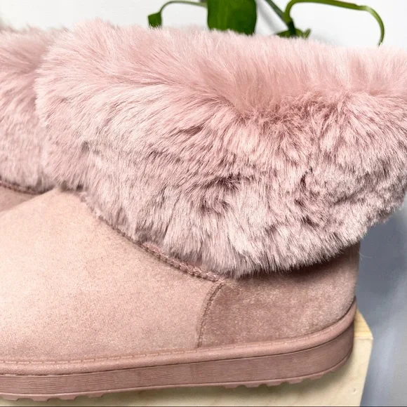 NWT 7.5, light pink fuzzy fur booties - Picture 3 of 9